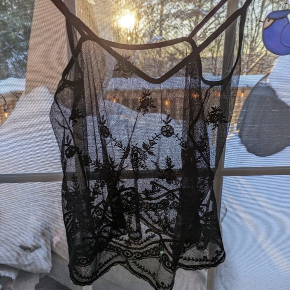 Cute Mesh Lace Tank - Picture 3 of 3